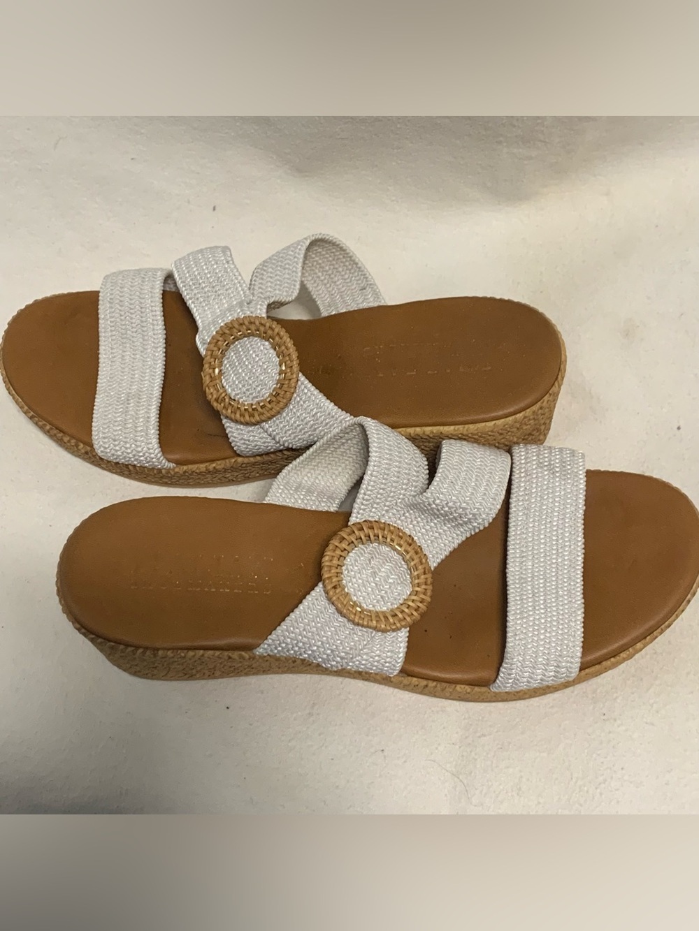 Italian Shoemakers Wedge Sandals Textured Strap White Woven Buckle Womens Sz 10 - Picture 7 of 8